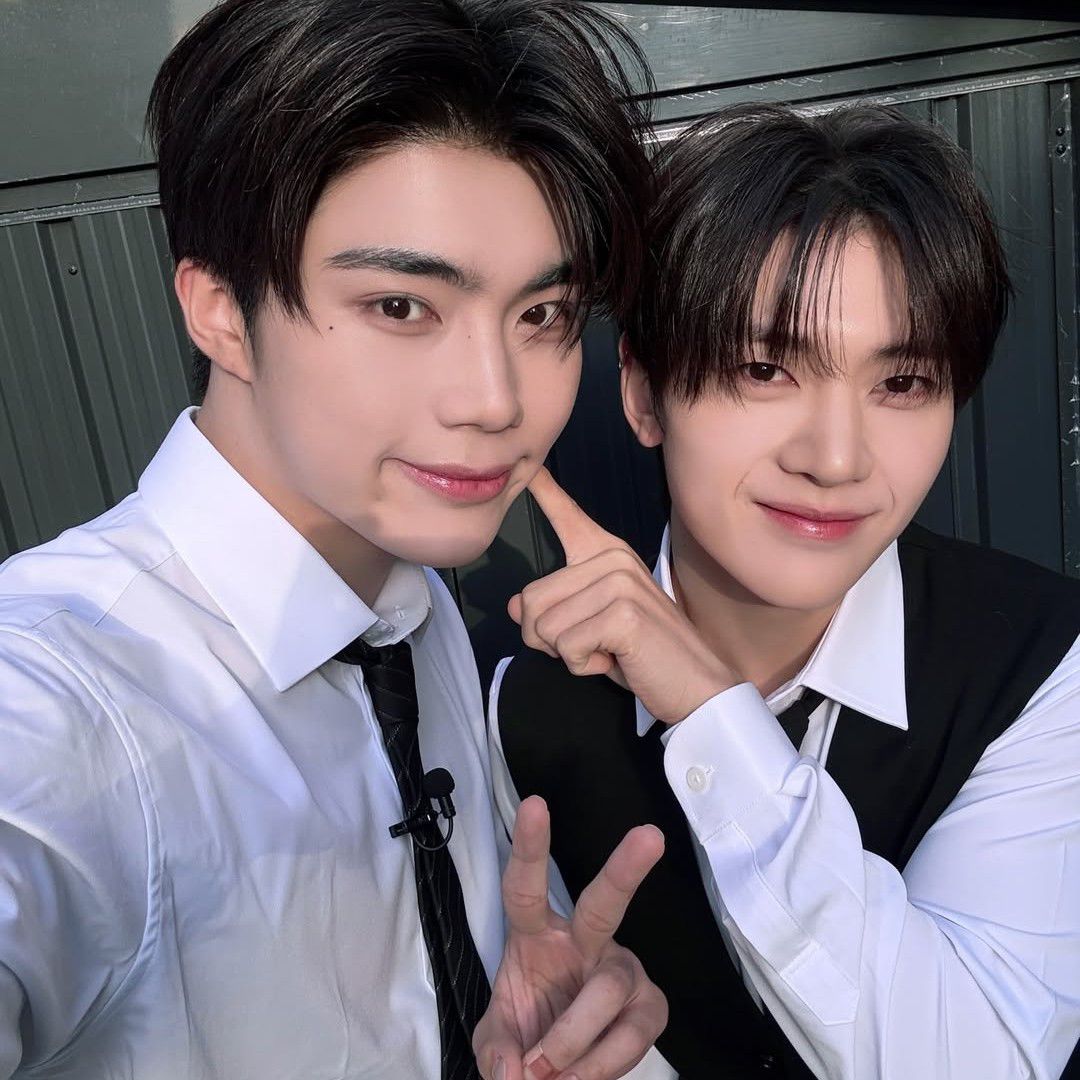 A moment captured by Park Gunwook (ZEROBASEONE)'s fan