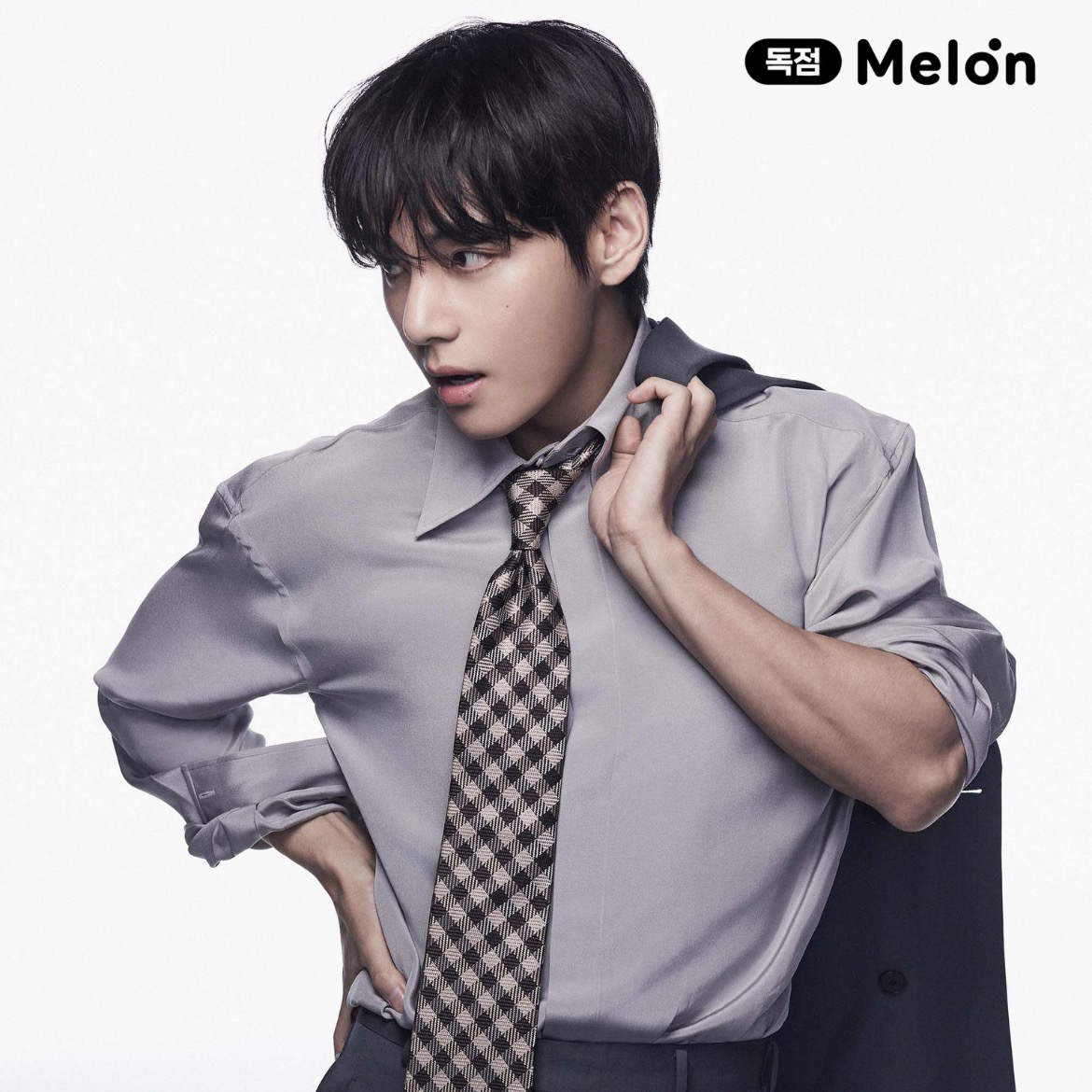 뷔 (방탄소년단)의 최신 사진