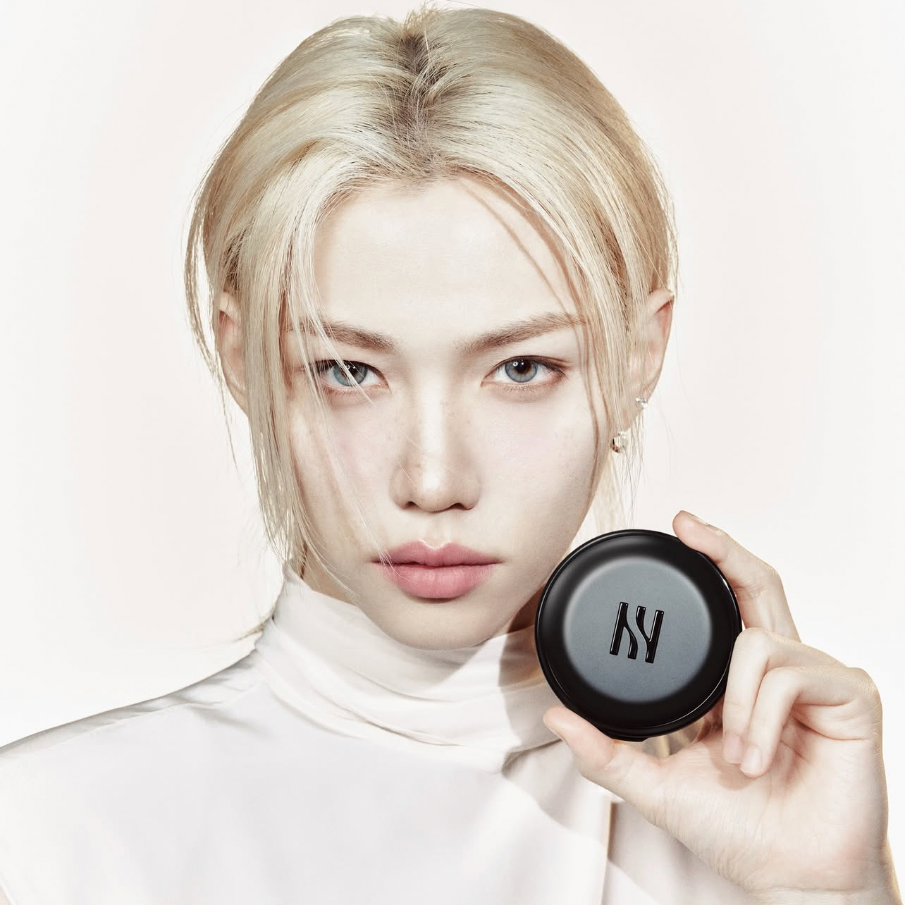 Recent activity shot of Felix (Stray Kids)