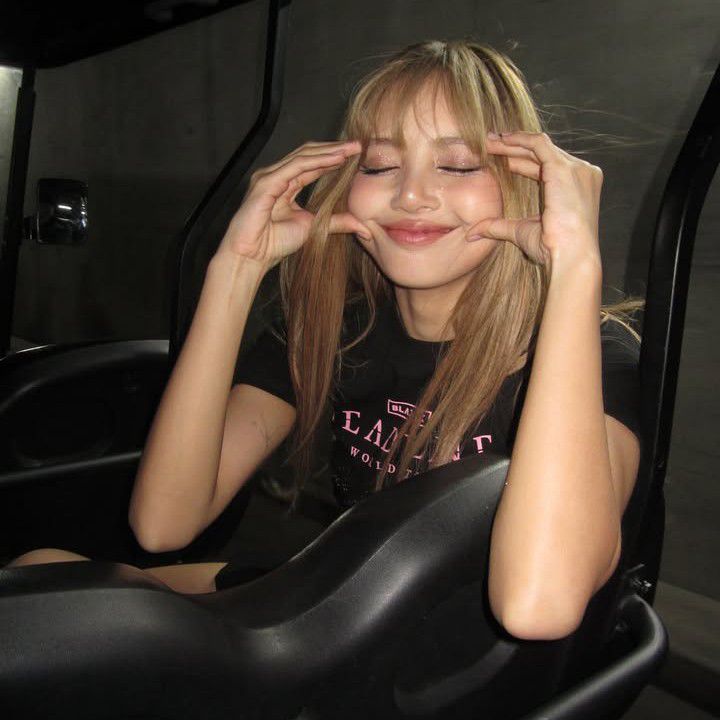 Potret di balik layar Lisa (BLACKPINK)