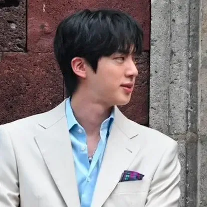 Momen yang diabadikan oleh penggemar Jin (BTS)