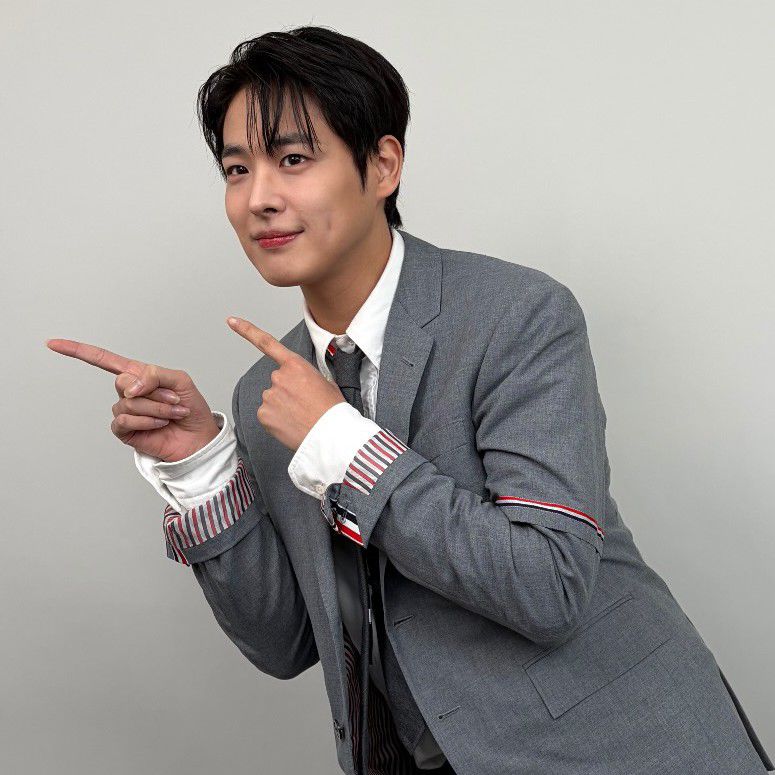 Latest photo of Choi Byungchan