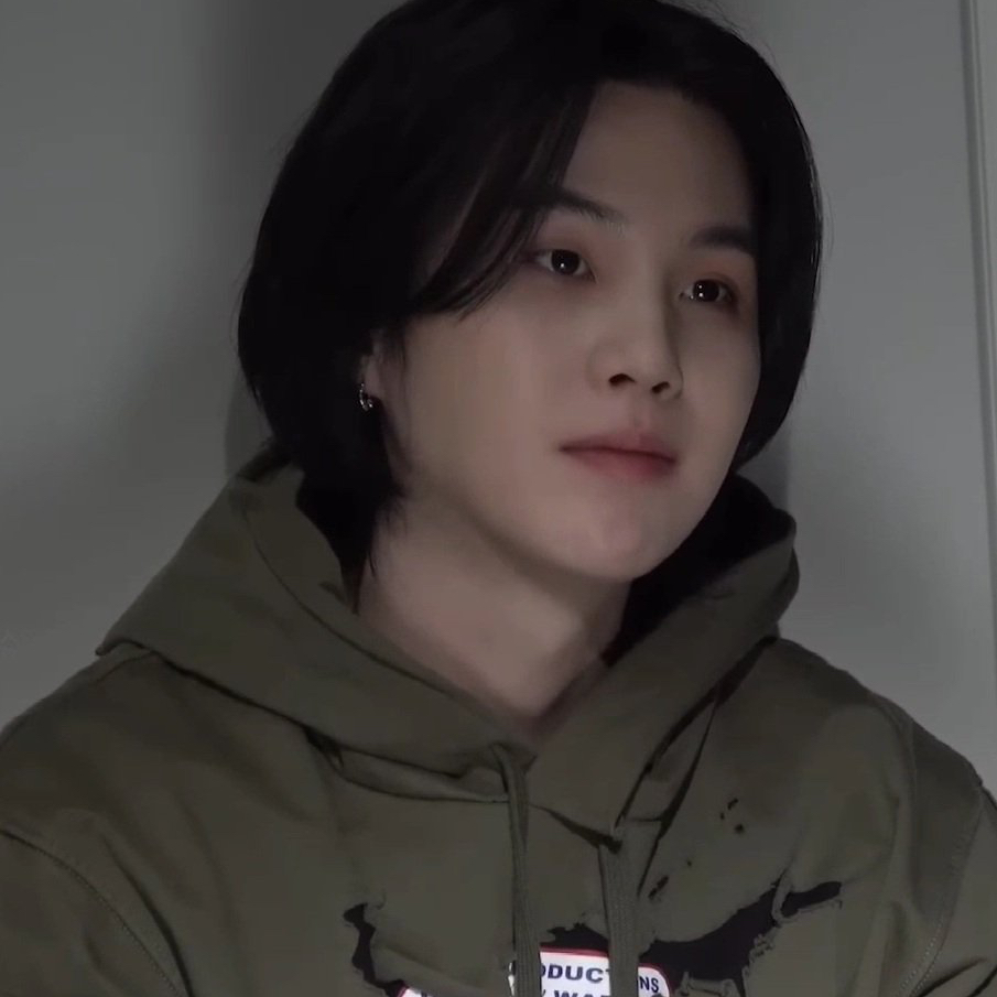 Potret di balik layar SUGA (BTS)