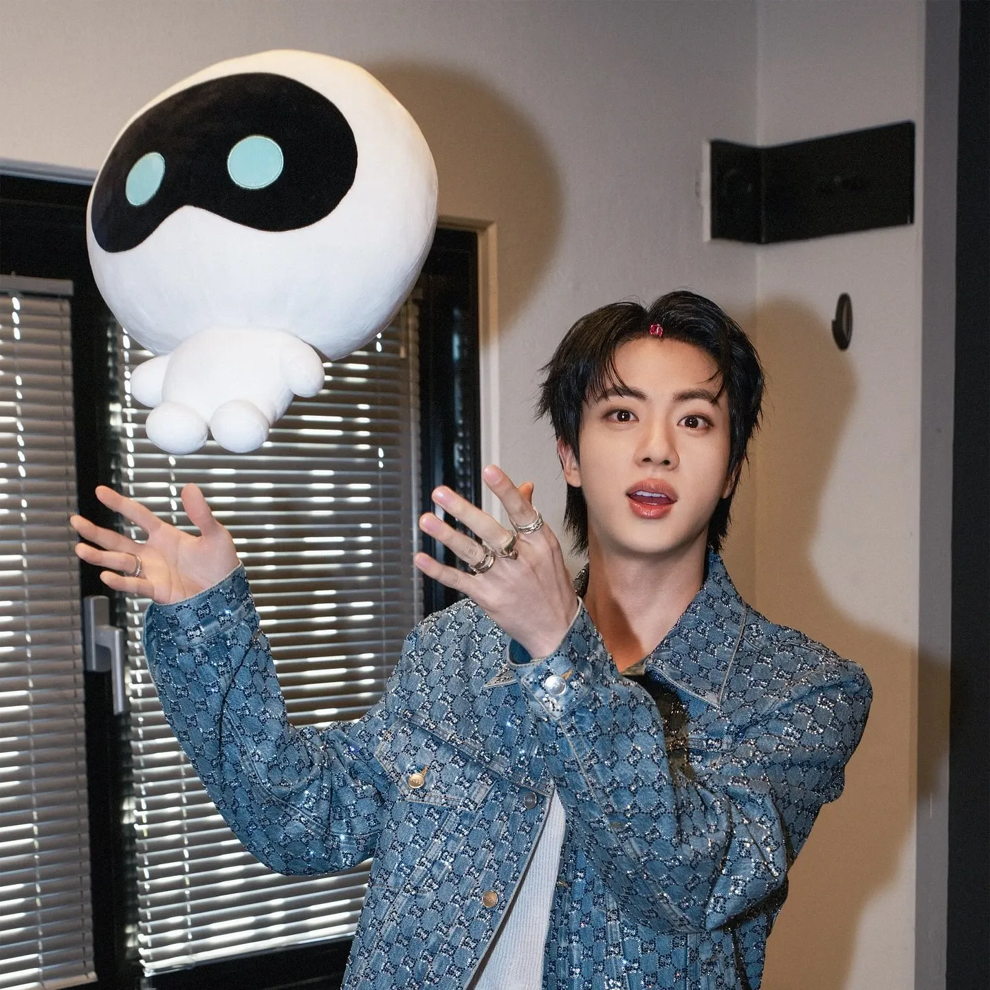 Latest photo of Jin (BTS)