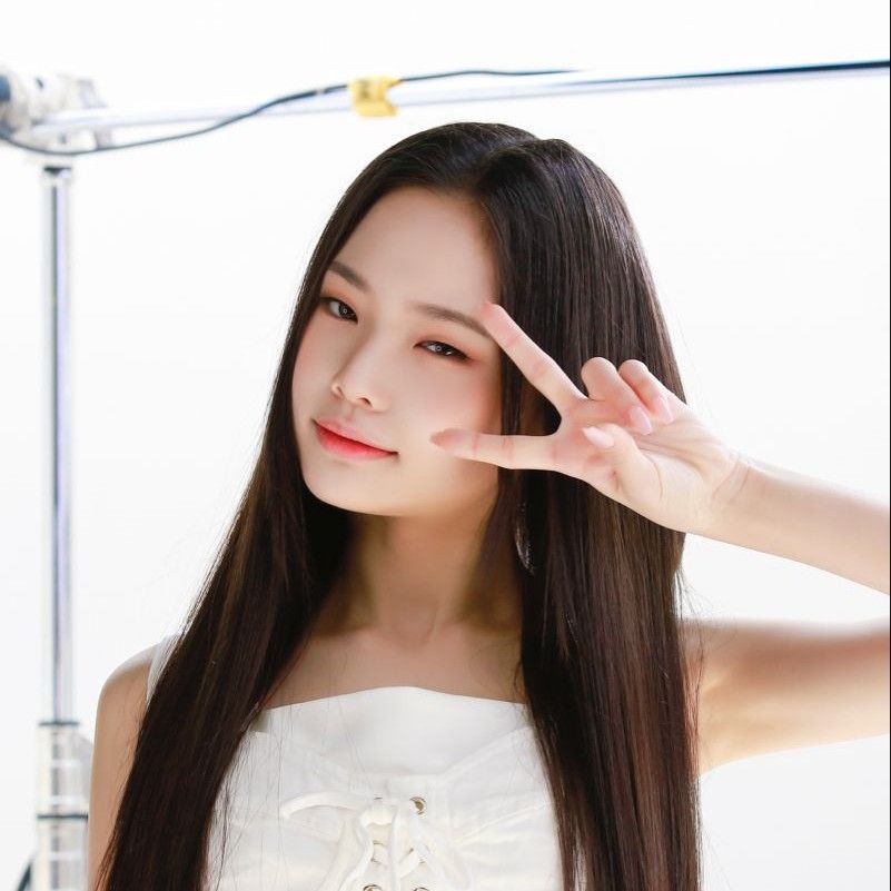 Recent activity shot of Park Boeun (CLASS:y)