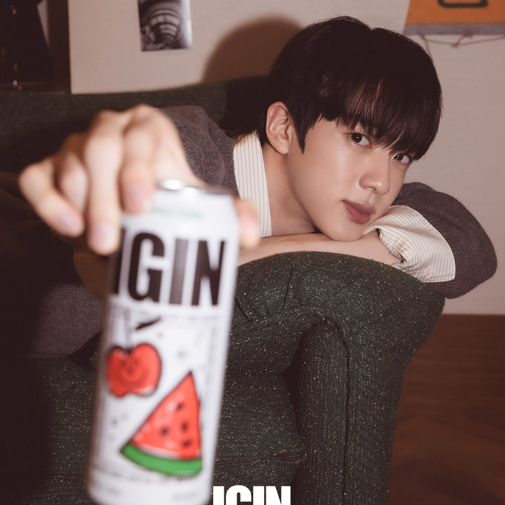 Foto aktivitas terbaru Jin (BTS)