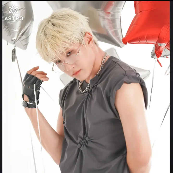 Behind-the-scenes cut of Jinjin (ASTRO)