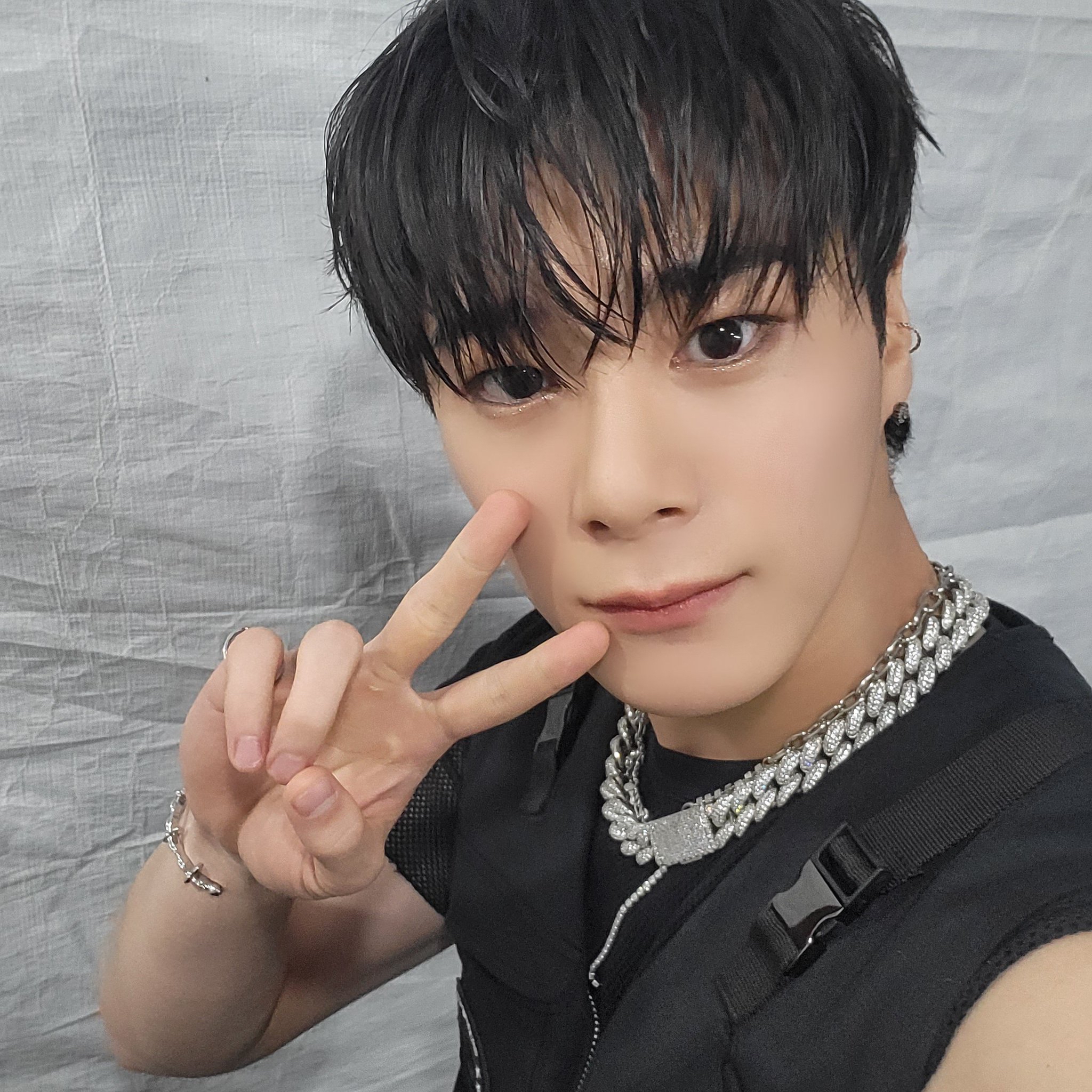 Behind-the-scenes cut of Moonbin (ASTRO)