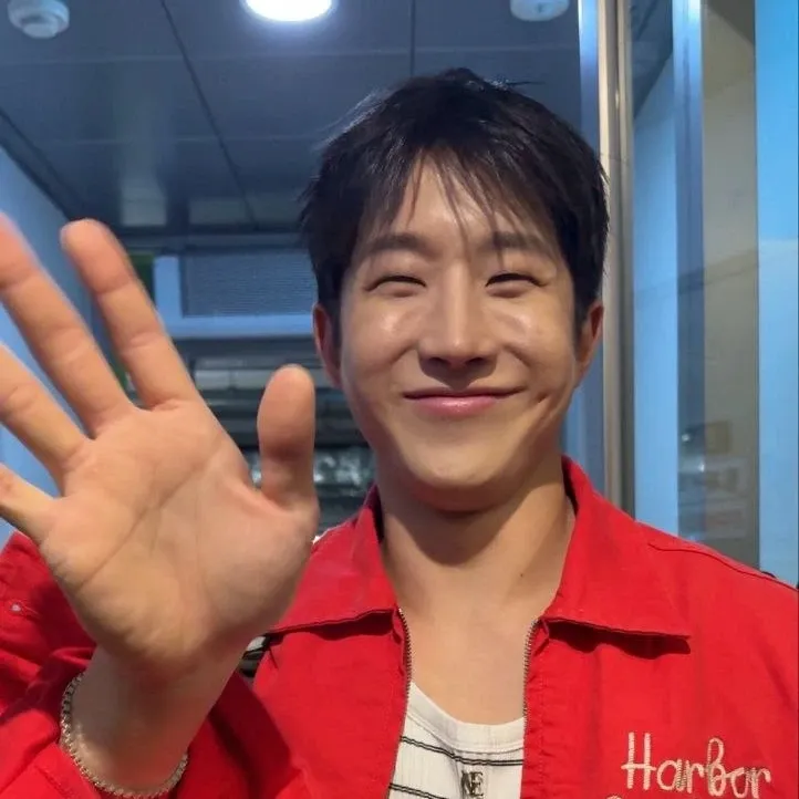 Latest photo of Jinjin (ASTRO)