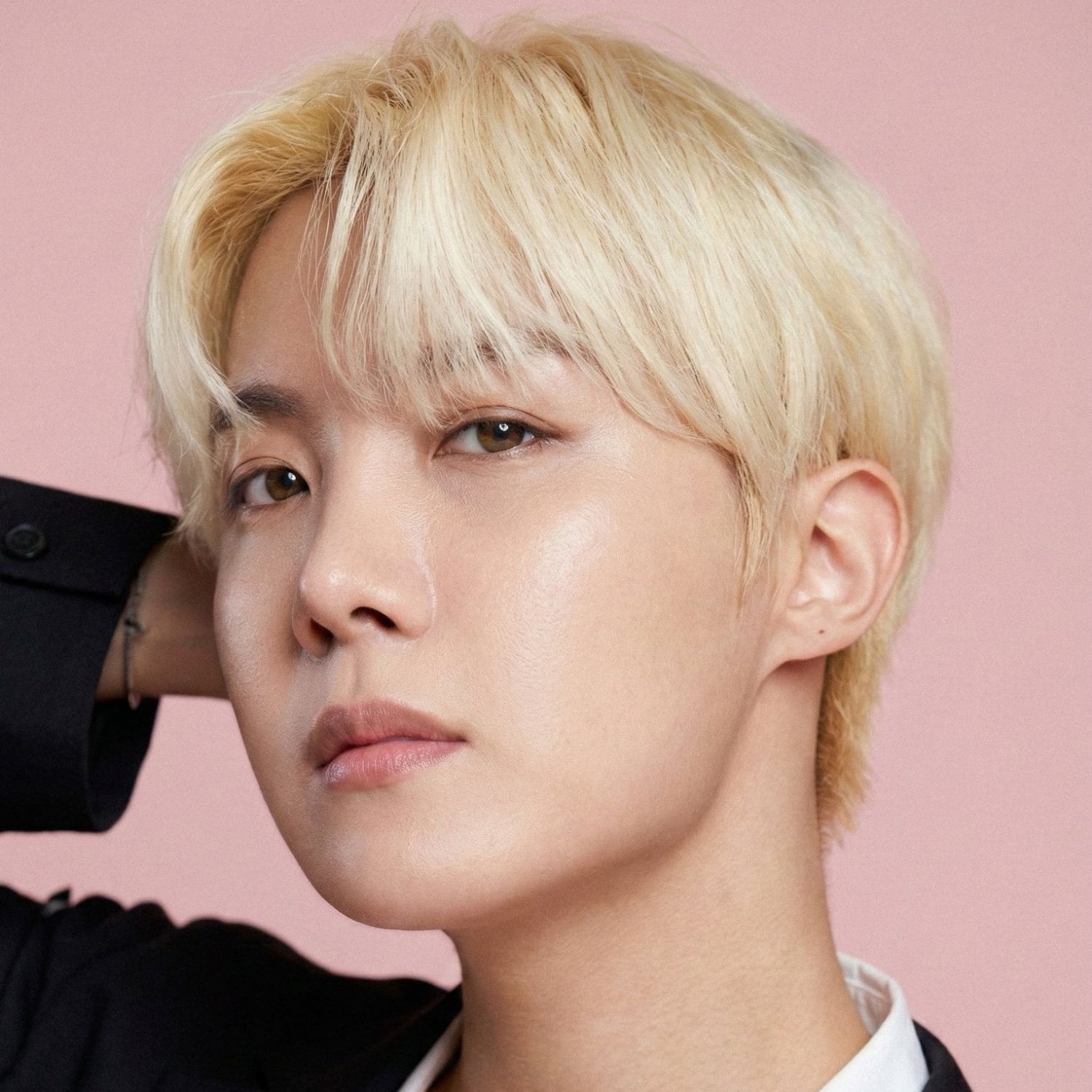 Foto aktivitas terbaru j-hope (BTS)