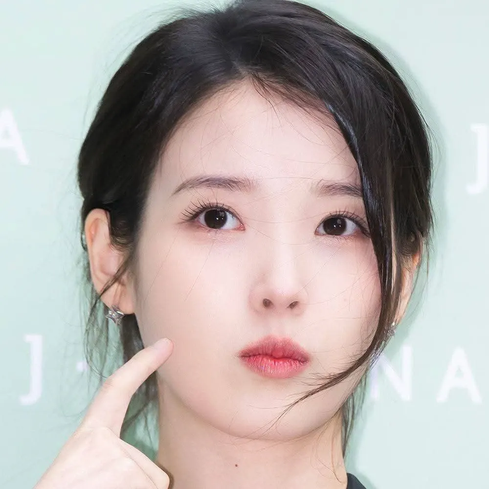 Recent activity shot of IU