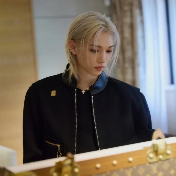 Latest photo of Felix (Stray Kids)