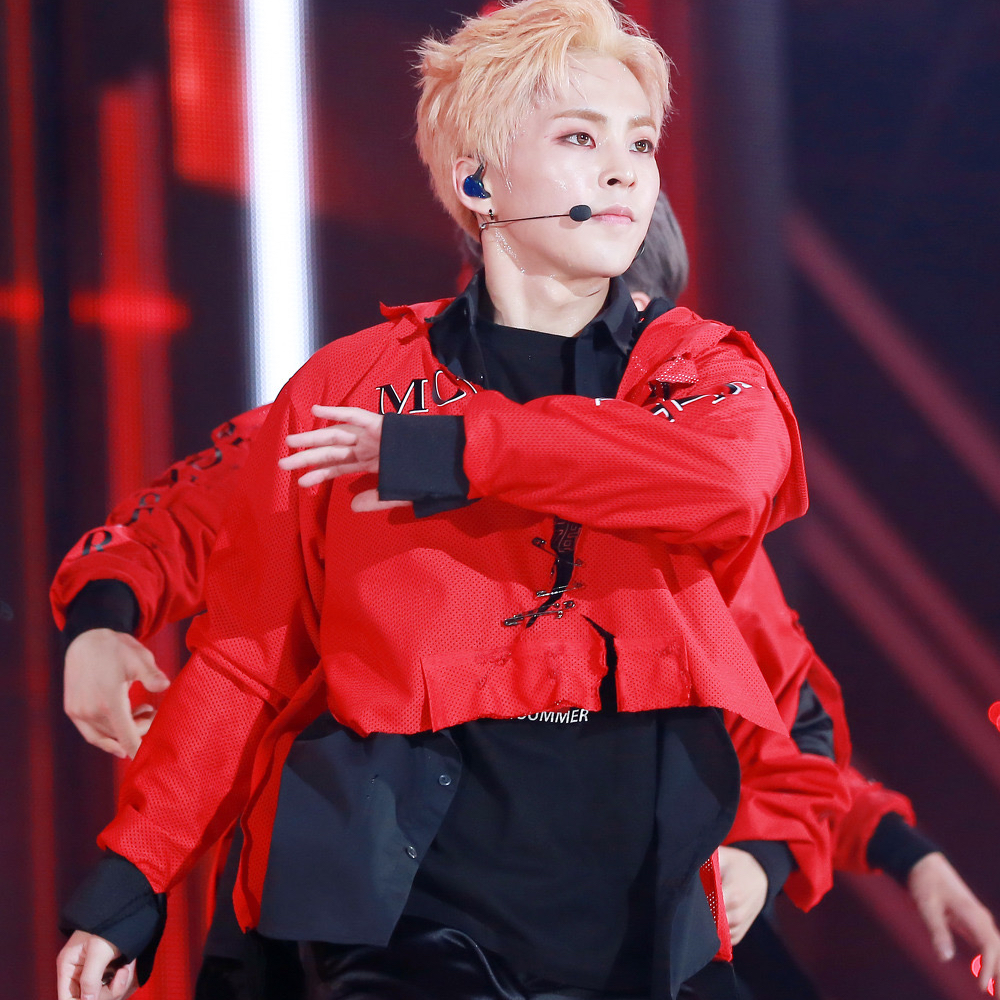 Behind-the-scenes cut of Xiumin (EXO)