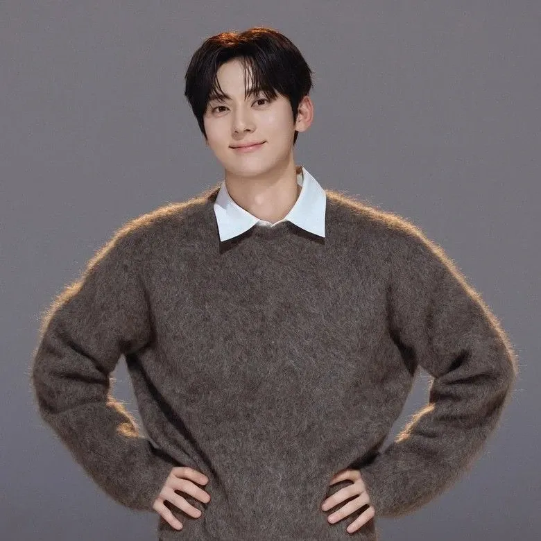 A moment captured by Hwang Minhyun's fan