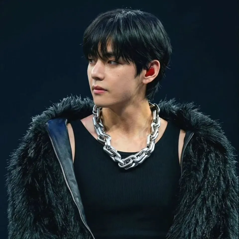 Latest photo of V (BTS)