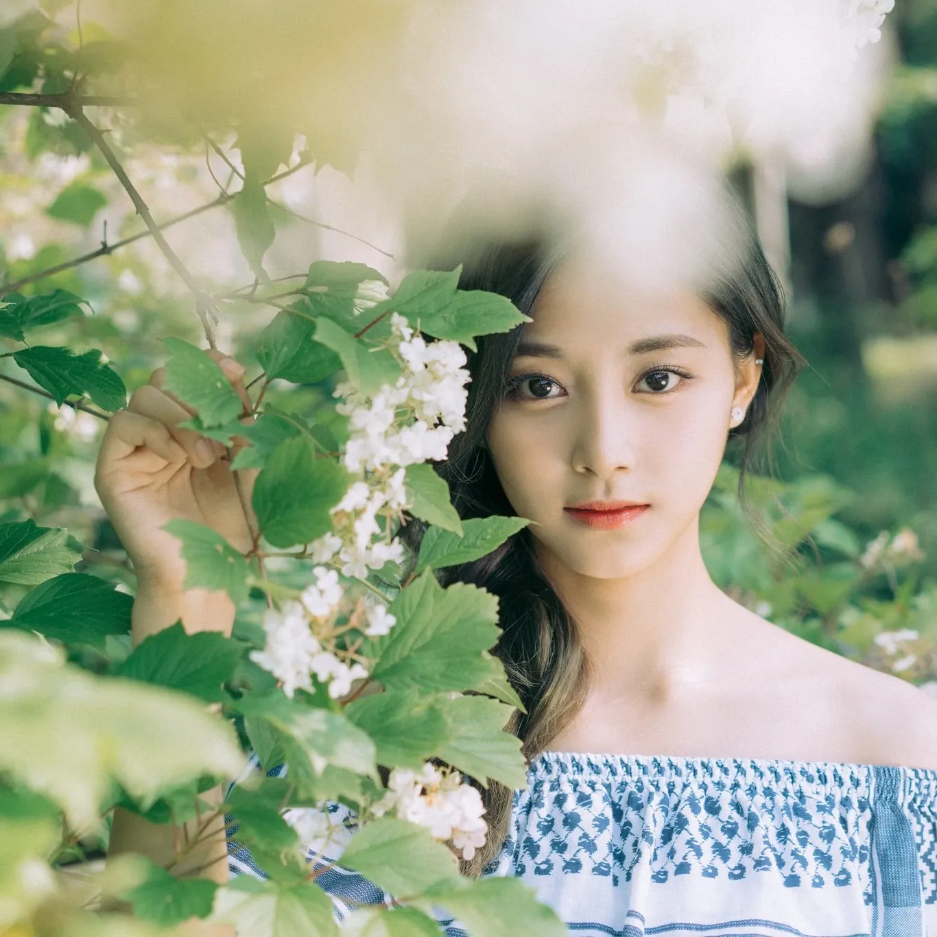 Foto aktivitas terbaru Tzuyu (TWICE)