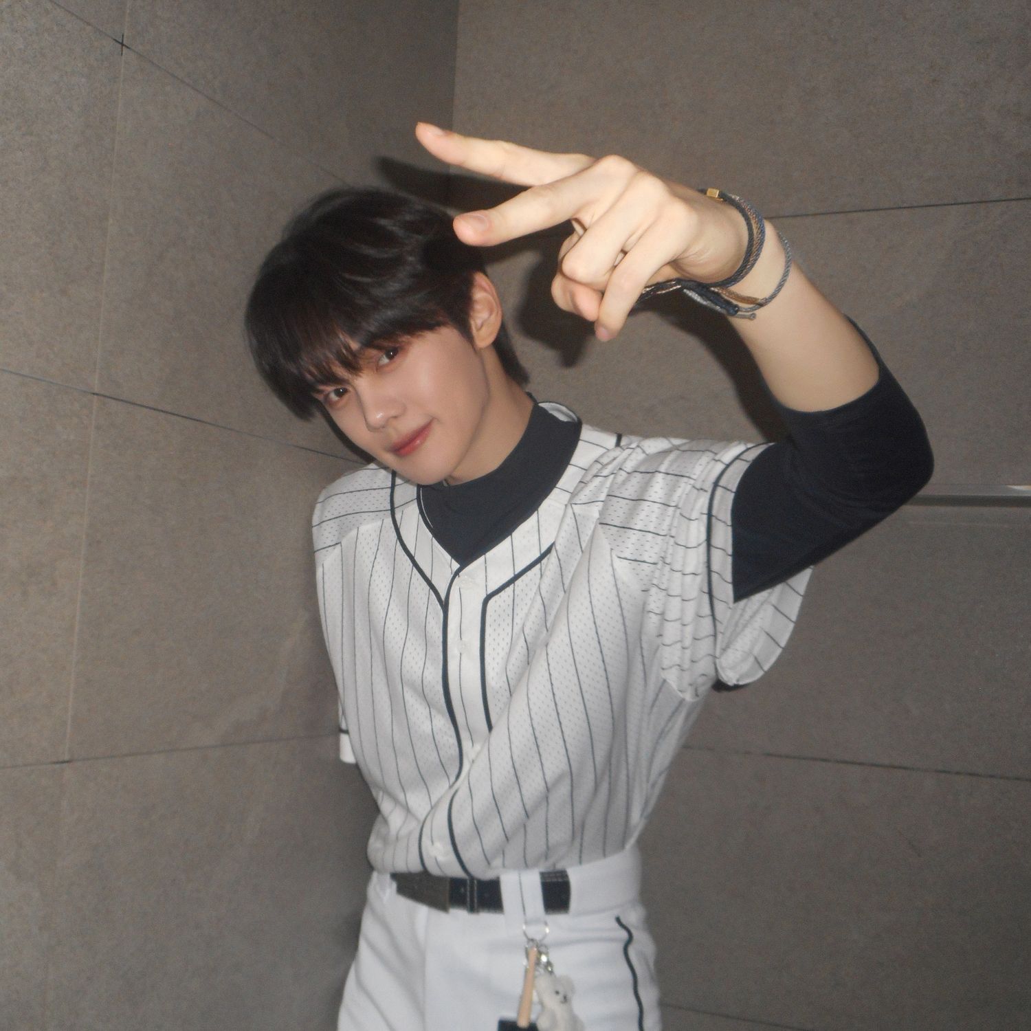 Behind-the-scenes cut of Kim Gyuvin