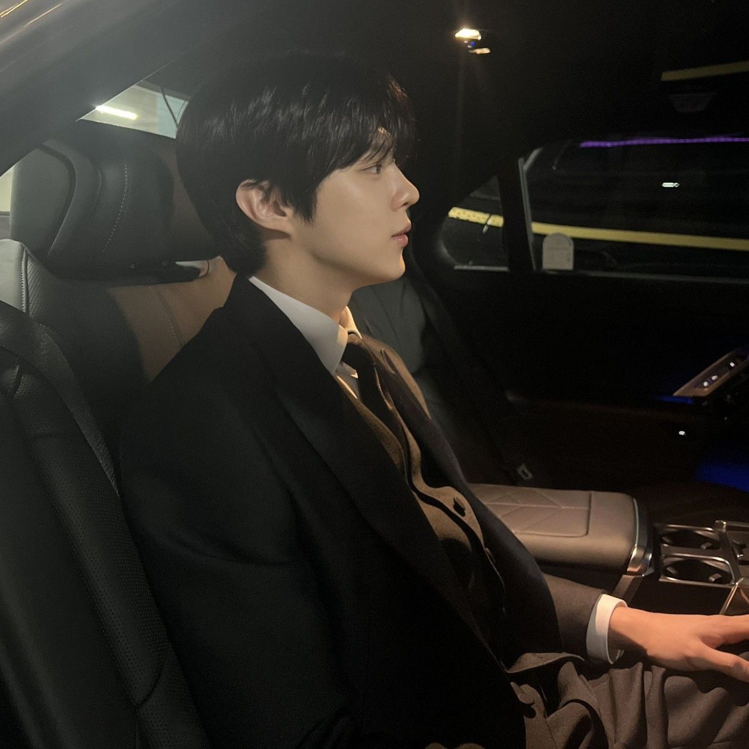 Behind-the-scenes cut of Kim Wooseok