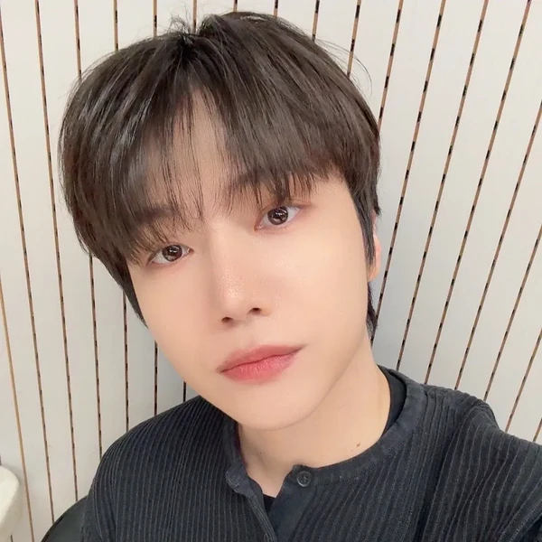今日の最愛ドルで輝くジノ (PENTAGON)の代表写真