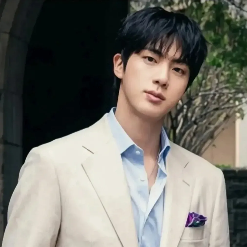 진 (방탄소년단)의 비하인드 컷