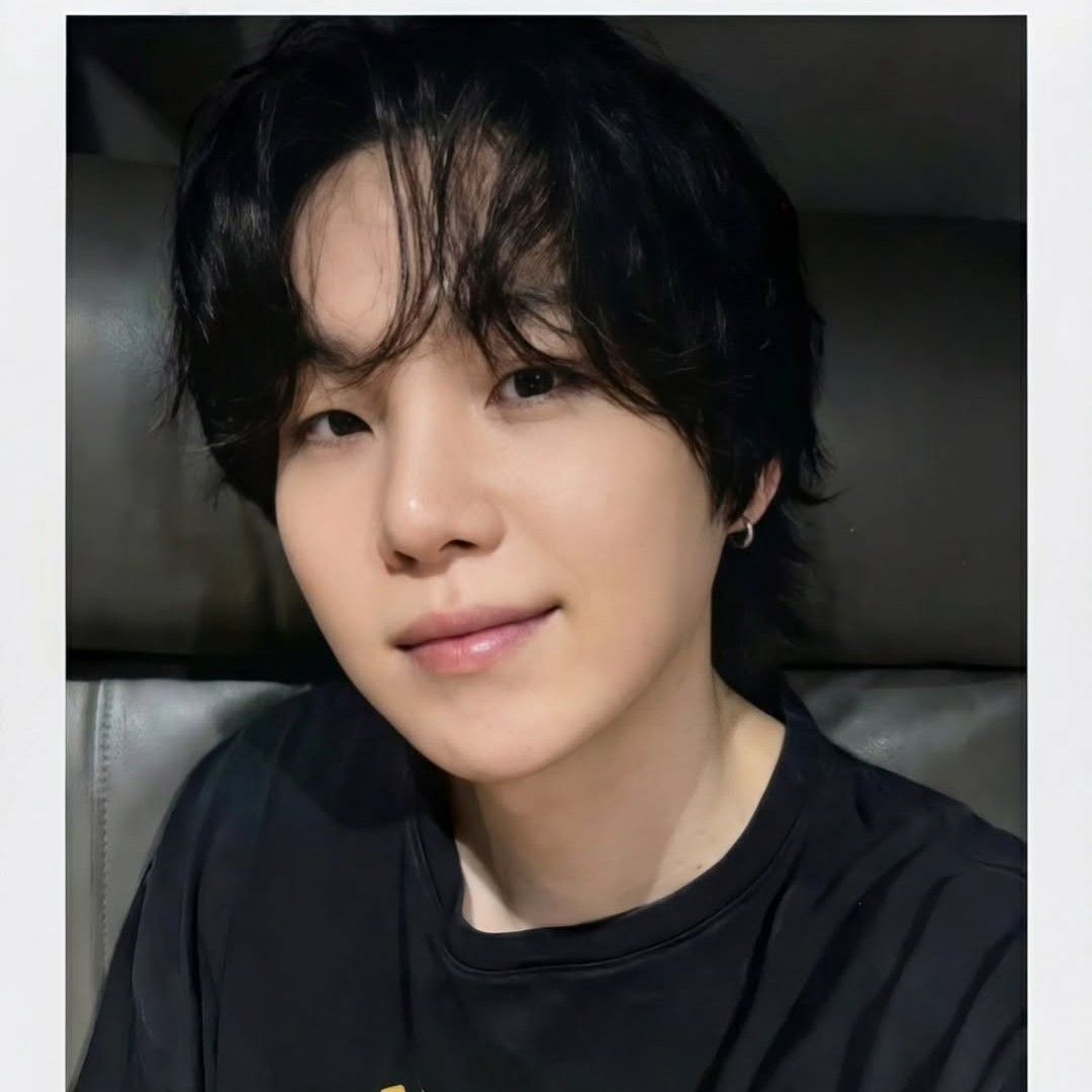 Foto aktivitas terbaru SUGA (BTS)