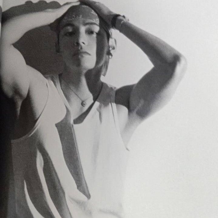 뷔 (방탄소년단)의 최신 사진