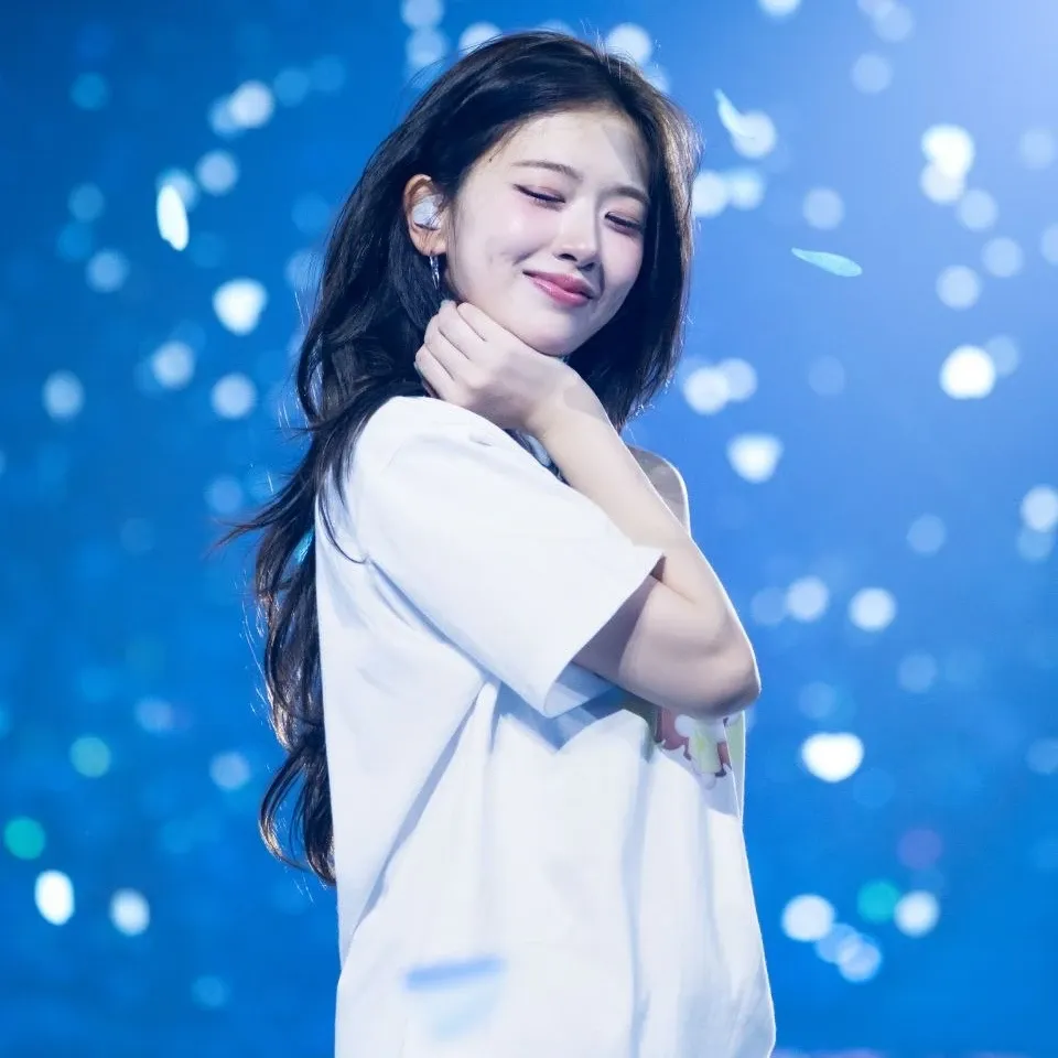 안유진 (IVE) 최근 활동샷