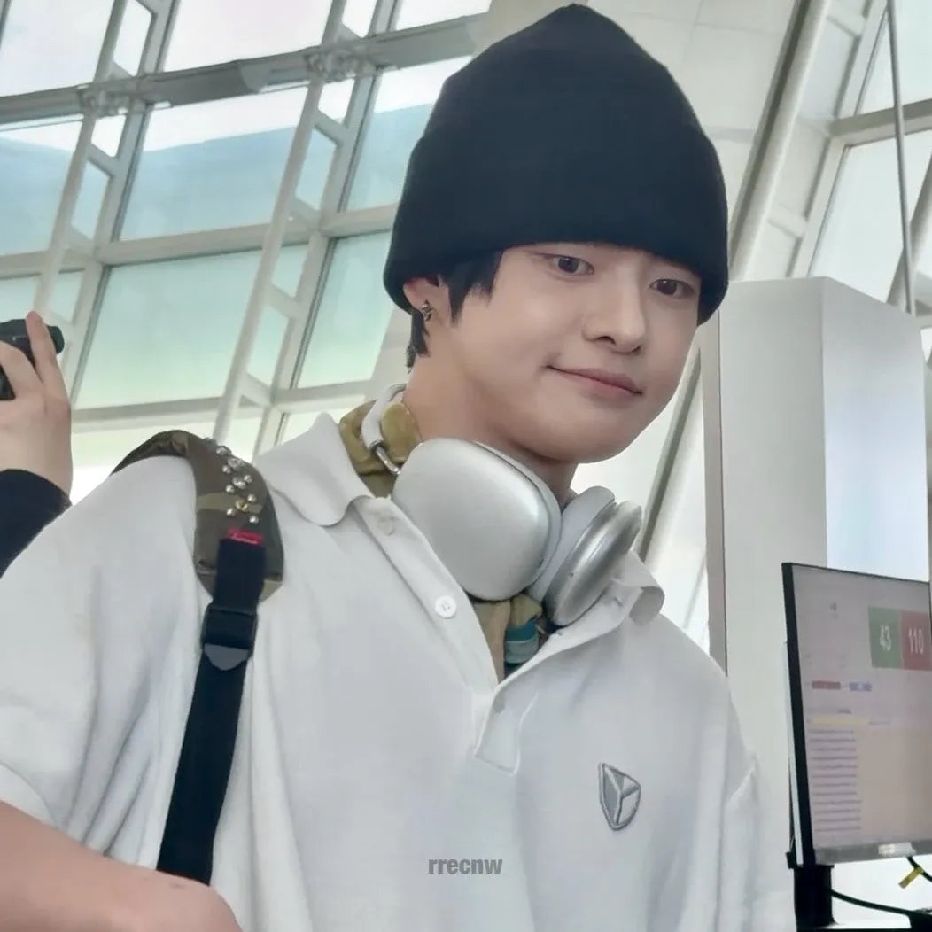 A moment captured by Lee Leo (ALPHA DRIVE ONE)'s fan