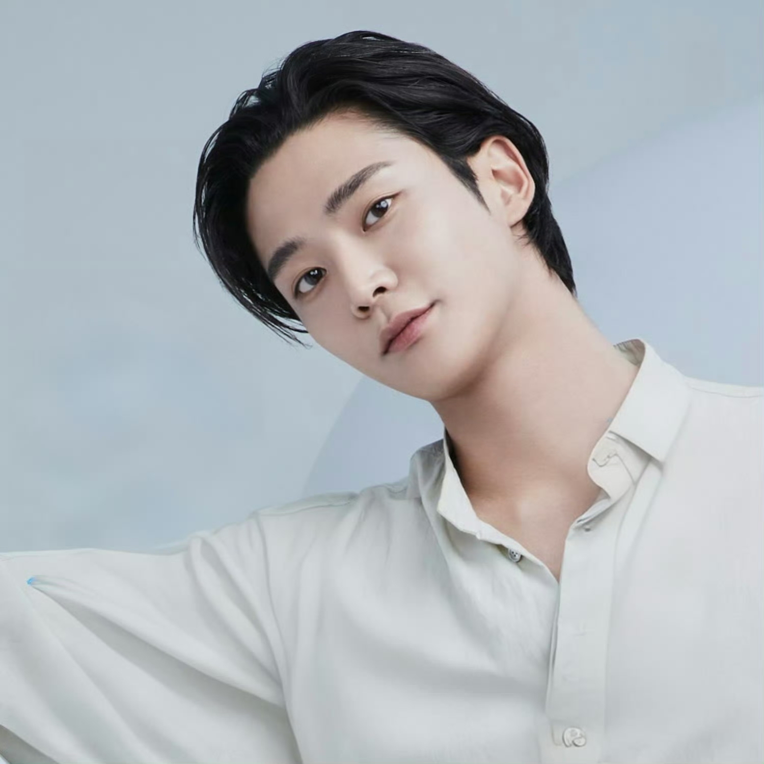 Behind-the-scenes cut of Rowoon