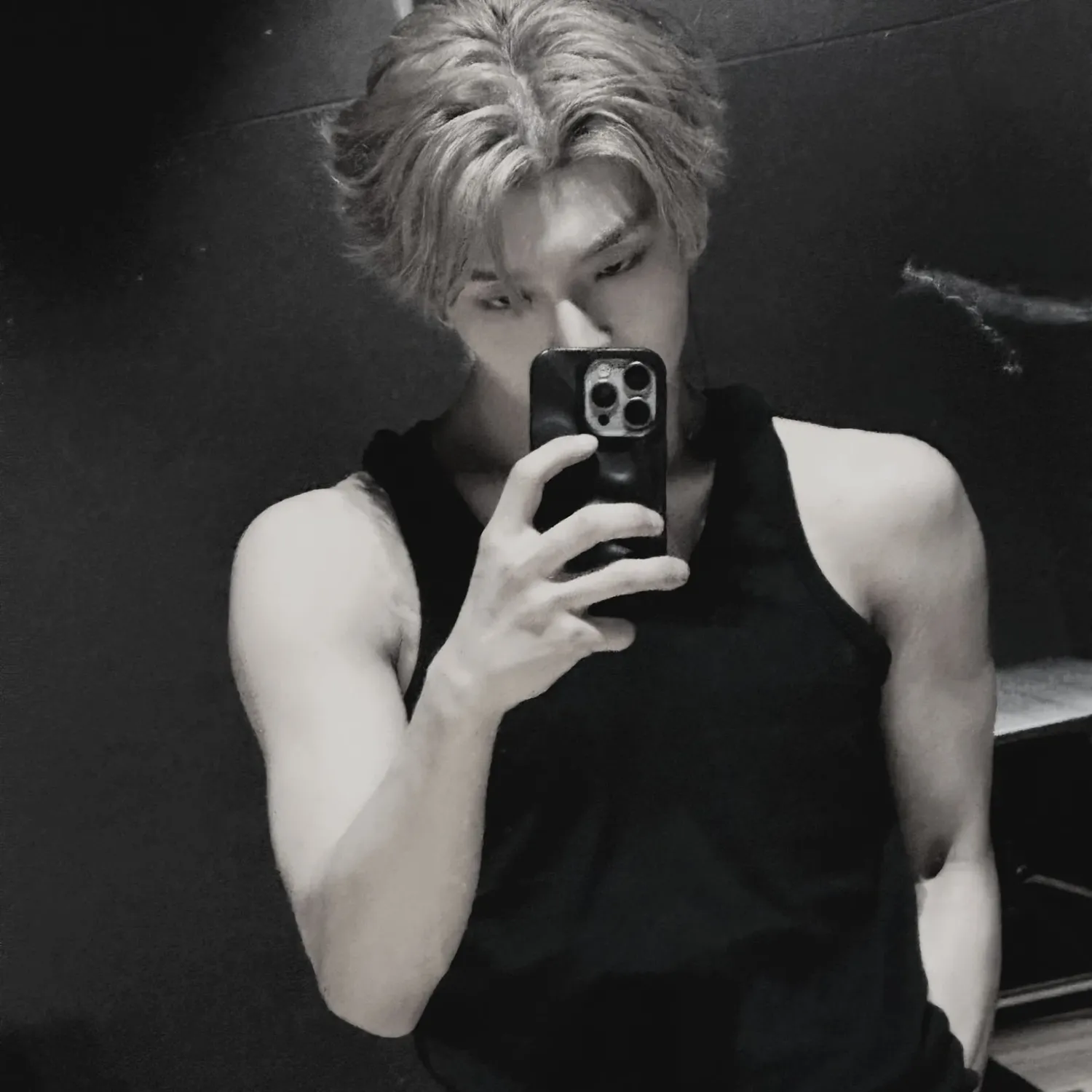 Behind-the-scenes cut of He Xinlong (ALPHA DRIVE ONE)