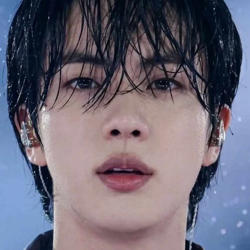 Momen yang diabadikan oleh penggemar Jin (BTS)