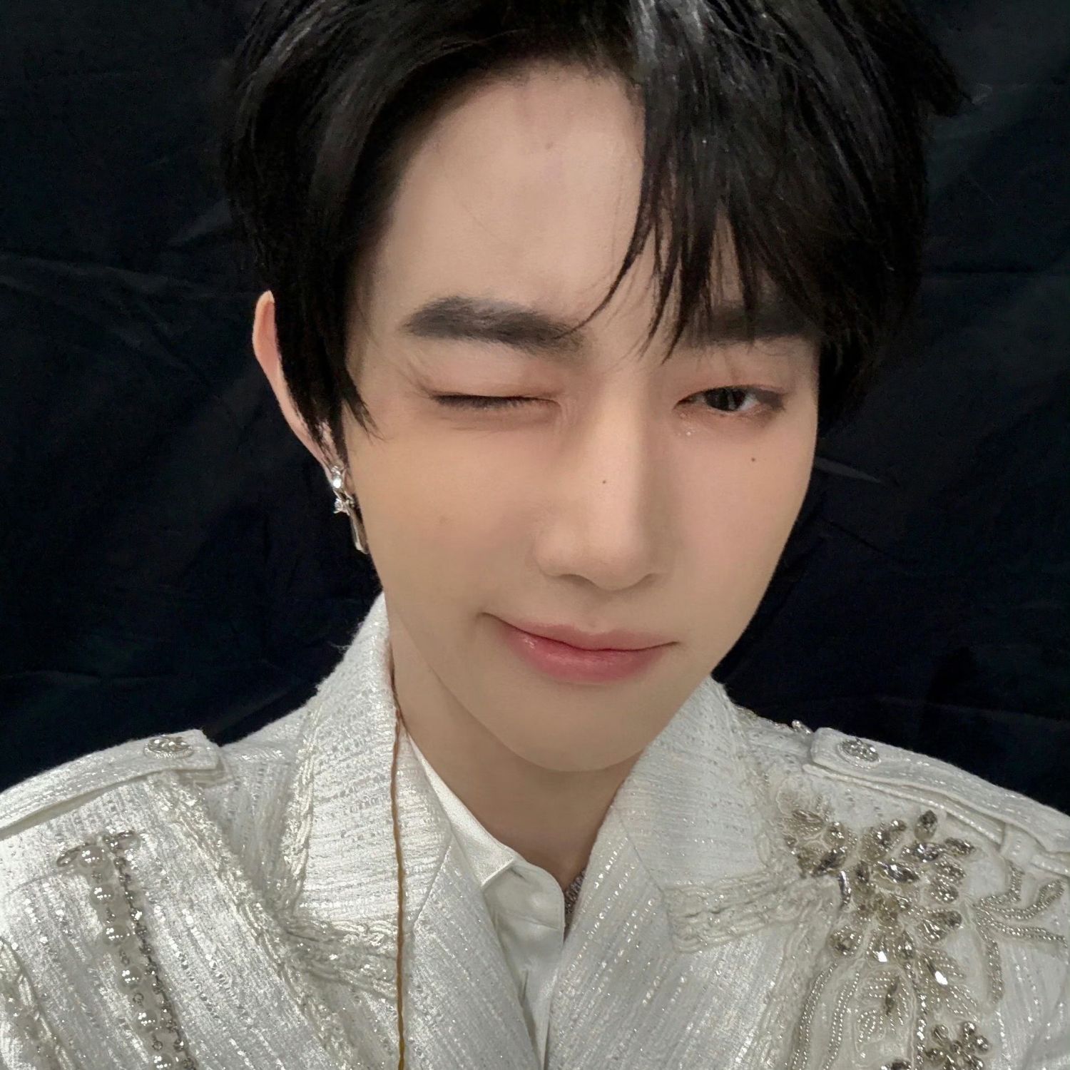 Foto aktivitas terbaru Zhang Hao (ZEROBASEONE)