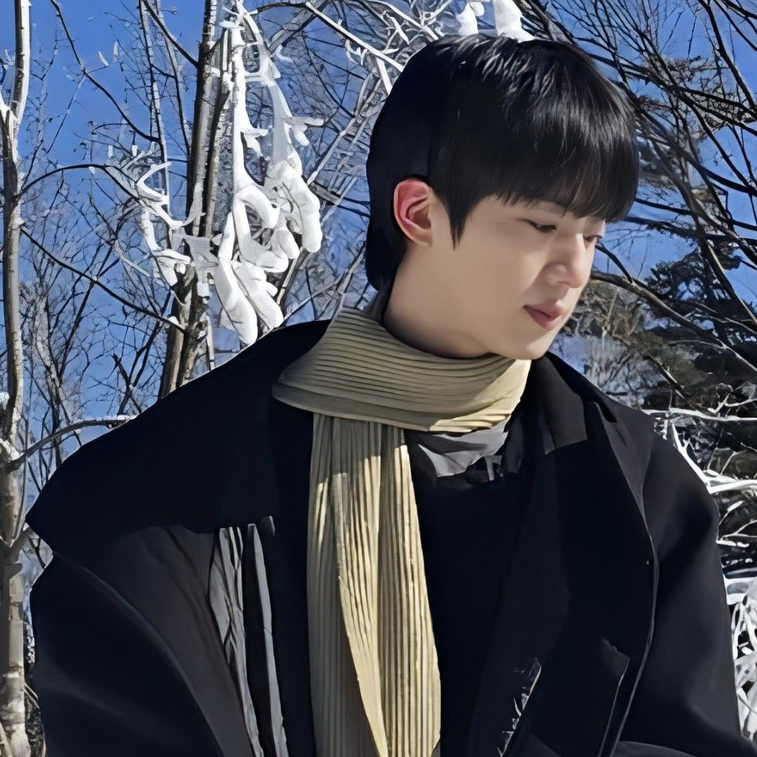 Foto aktivitas terbaru Jin (BTS)