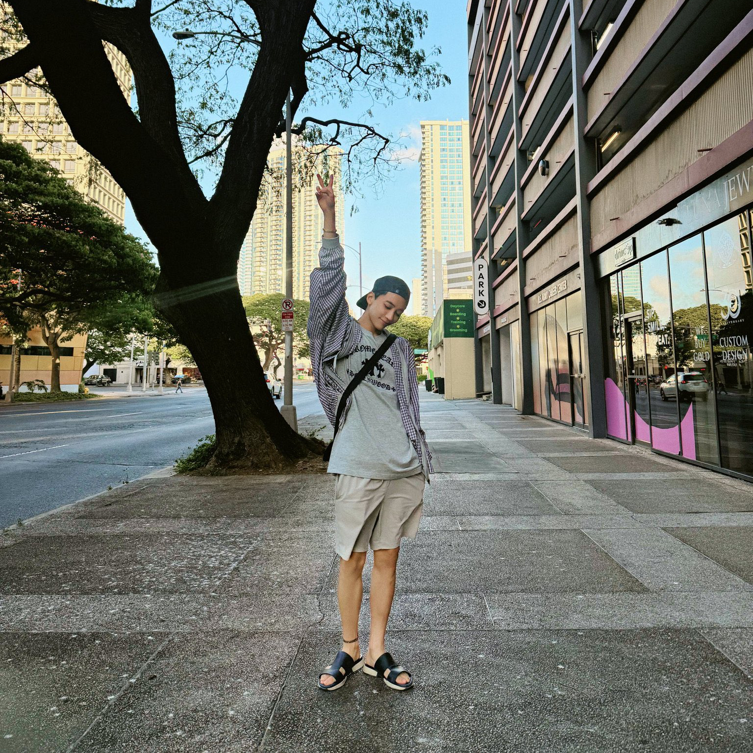 Recent activity shot of Jeonghan (SEVENTEEN)