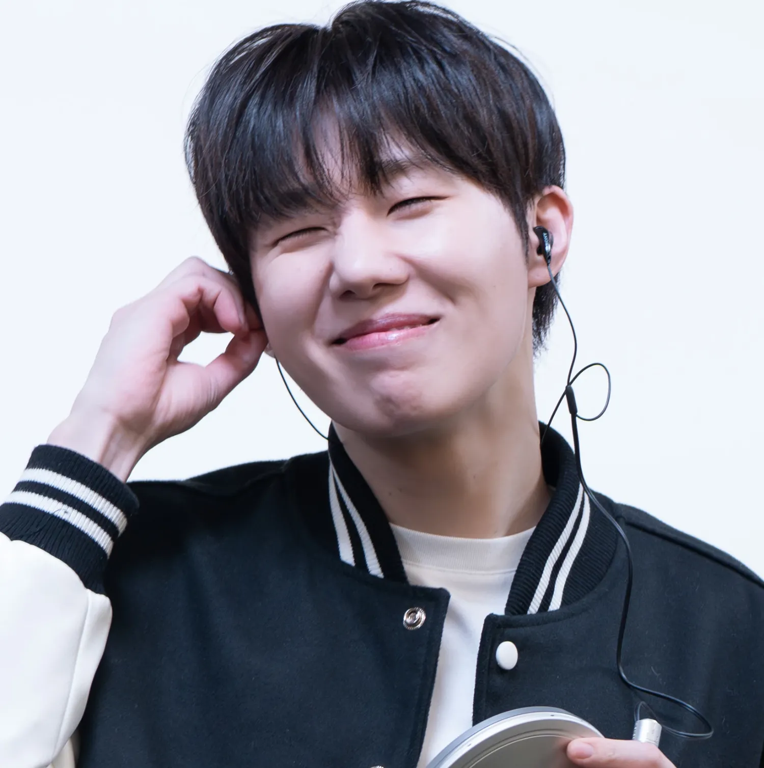 A moment captured by Sungkyu (INFINITE)'s fan