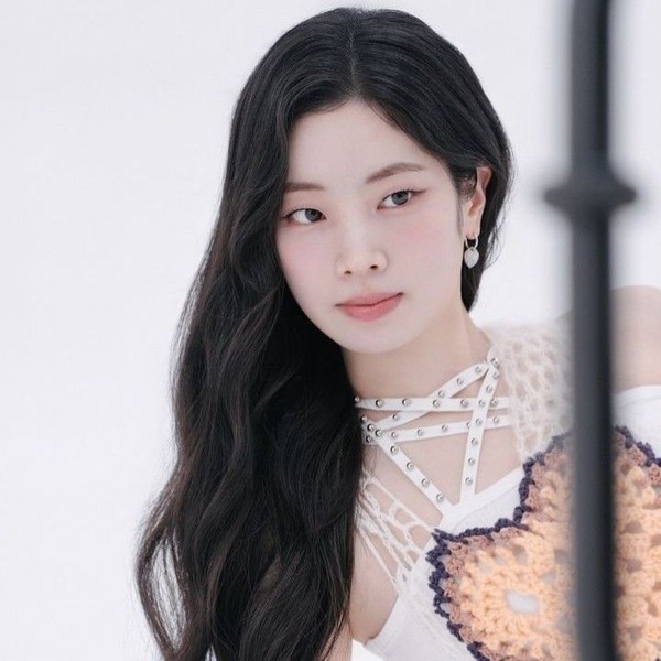 다현 (TWICE)의 매력을 담은 최애돌 대표 사진