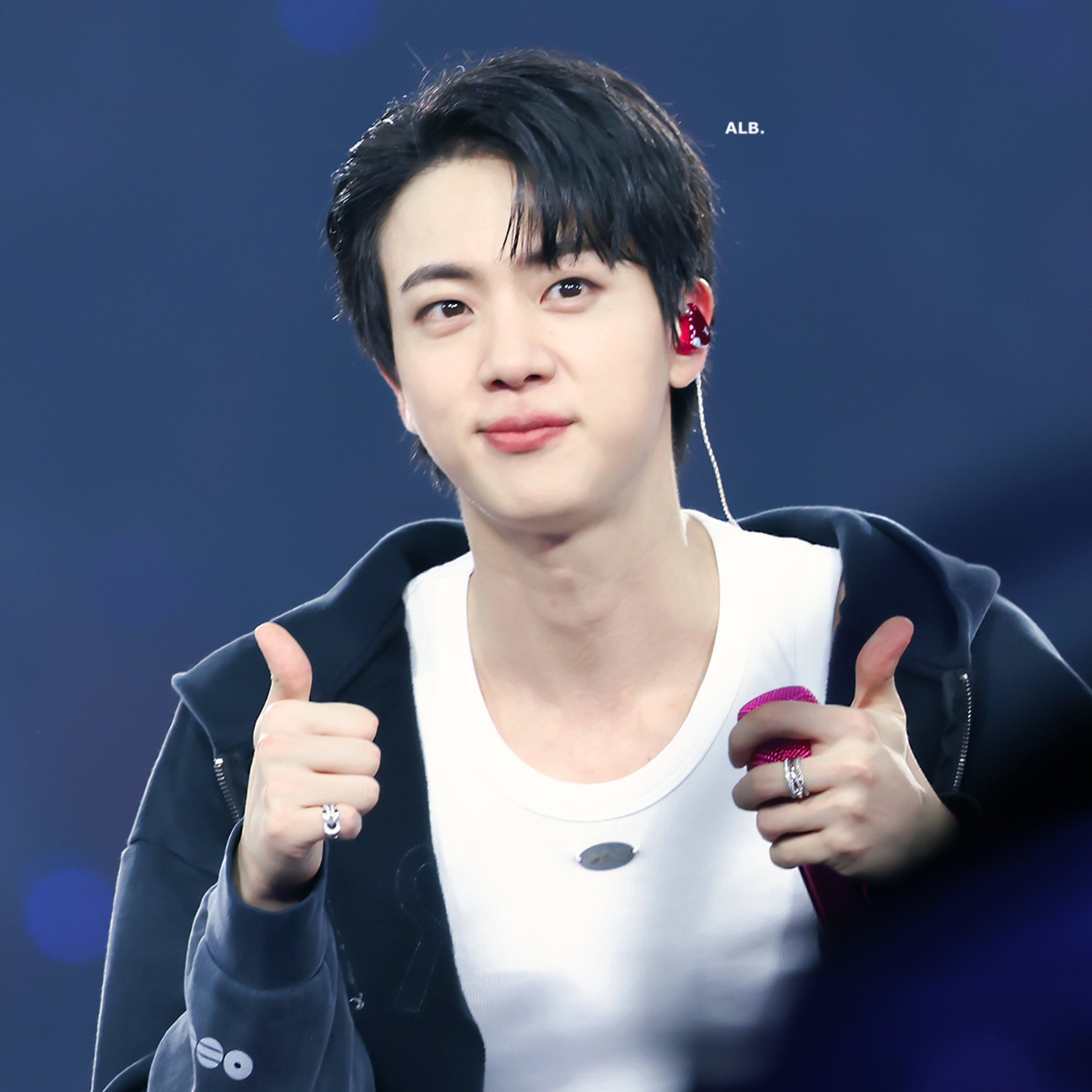 Foto aktivitas terbaru Jin (BTS)
