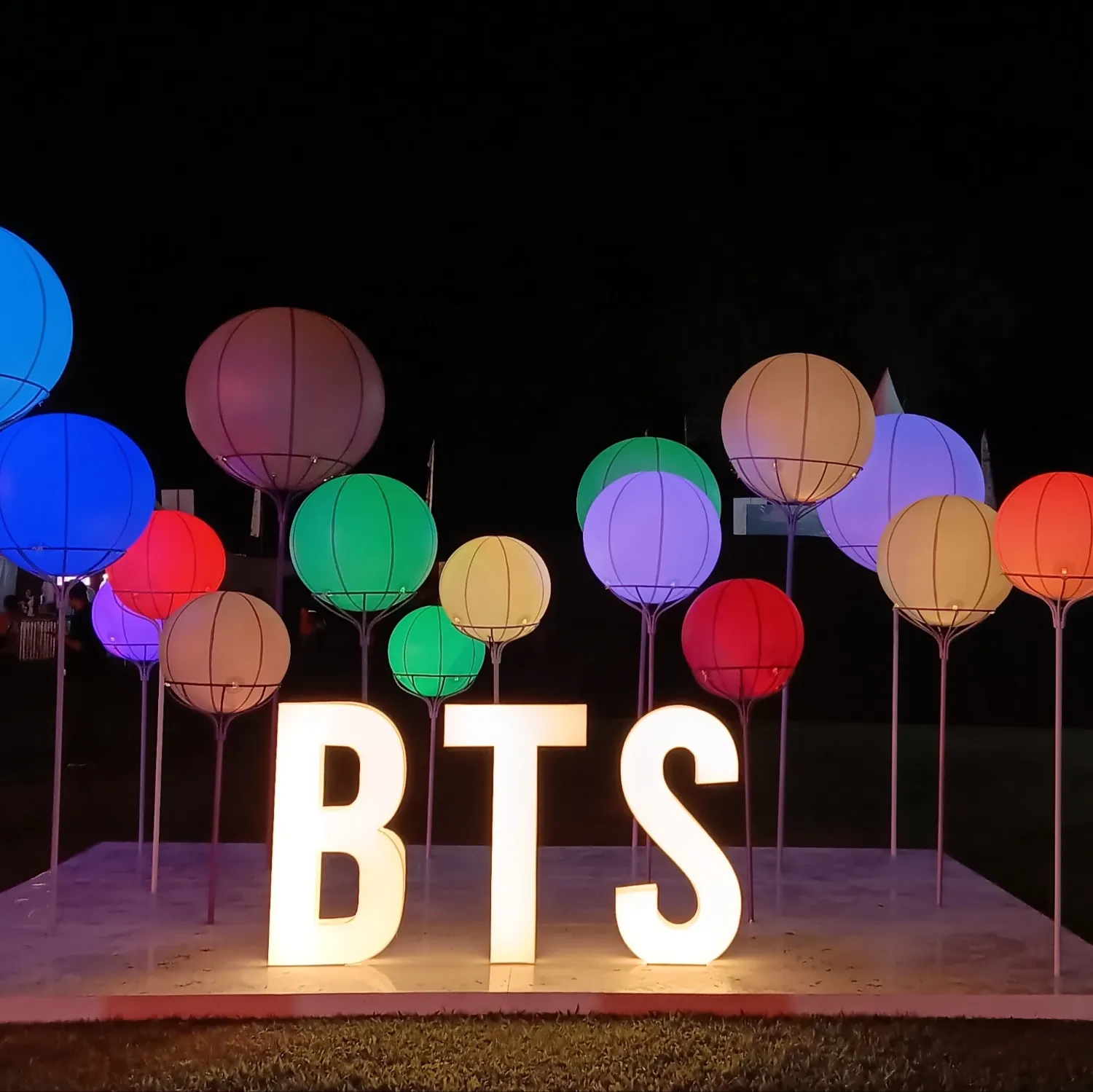 Behind-the-scenes cut of BTS