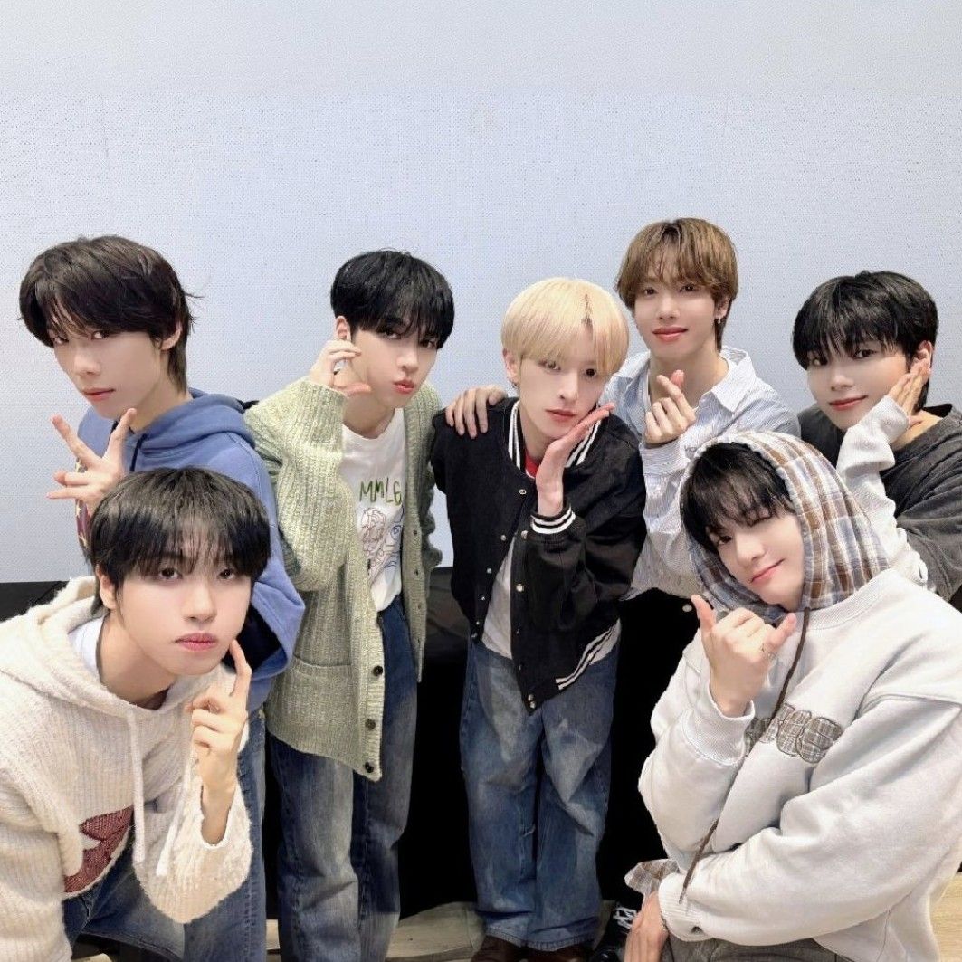 Behind-the-scenes cut of n.SSign