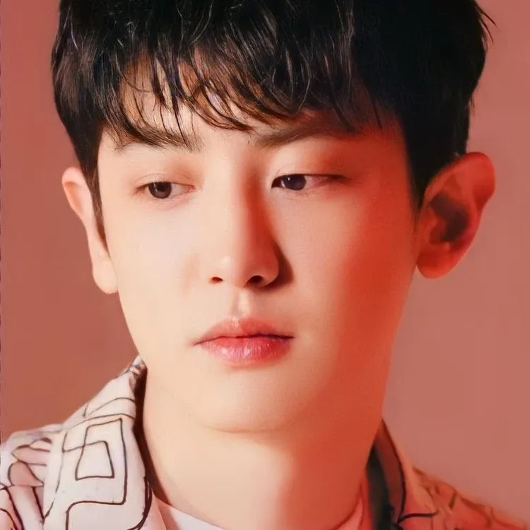 Recent activity shot of Chanyeol (EXO)