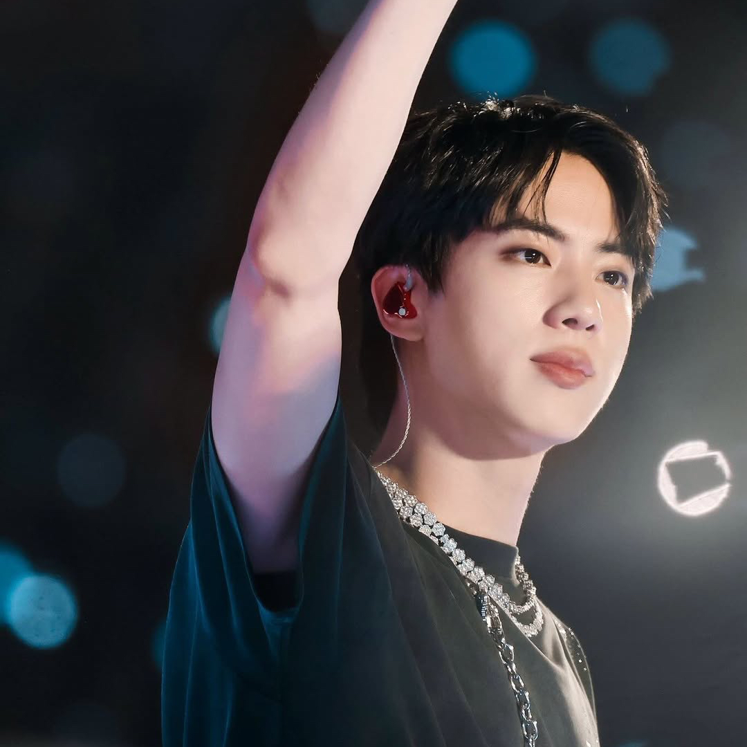 Behind-the-scenes cut of Jin (BTS)