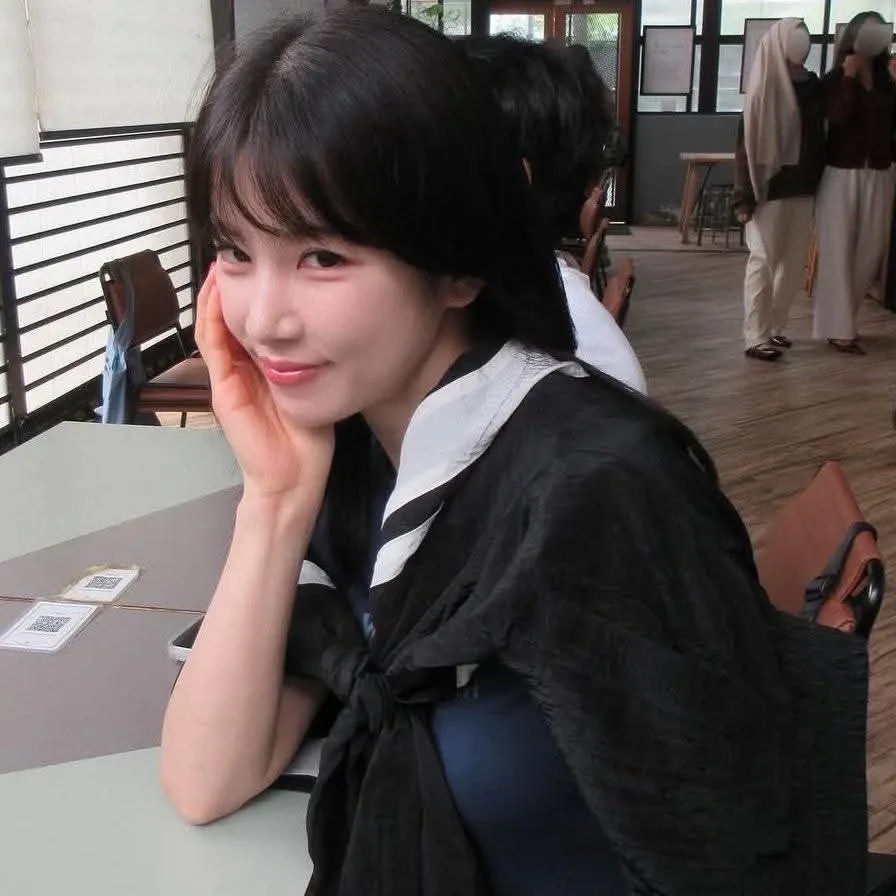 Recent activity shot of Park Chorong (Apink)