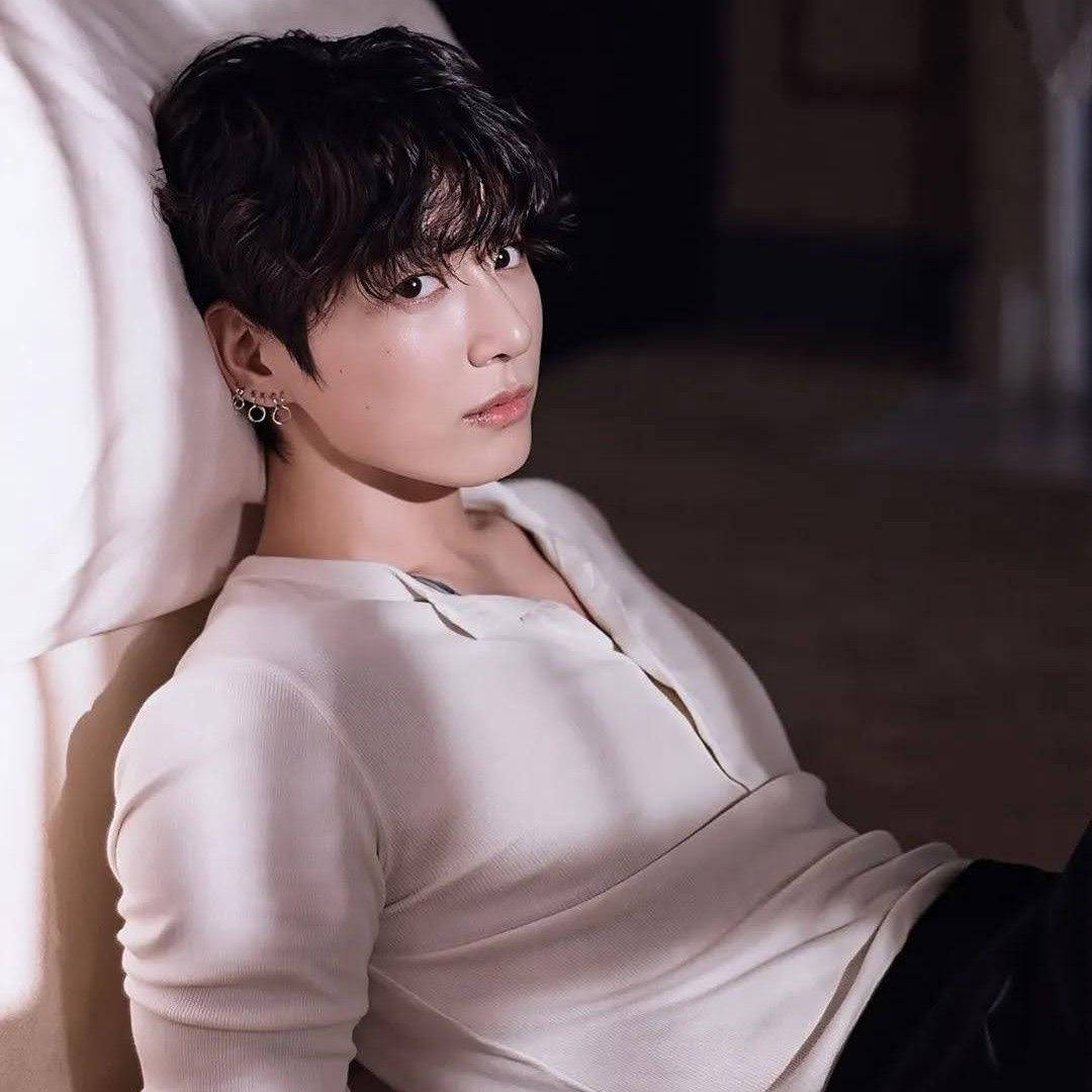 Foto aktivitas terbaru Jungkook (BTS)