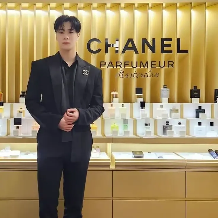 A moment captured by Moonbin (ASTRO)'s fan