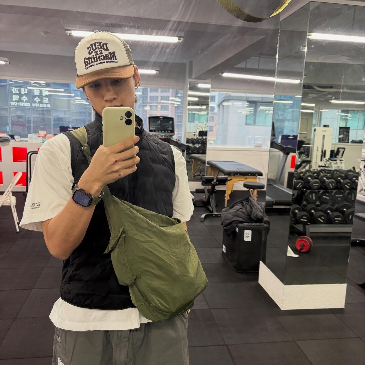 Behind-the-scenes cut of JAY B (GOT7)