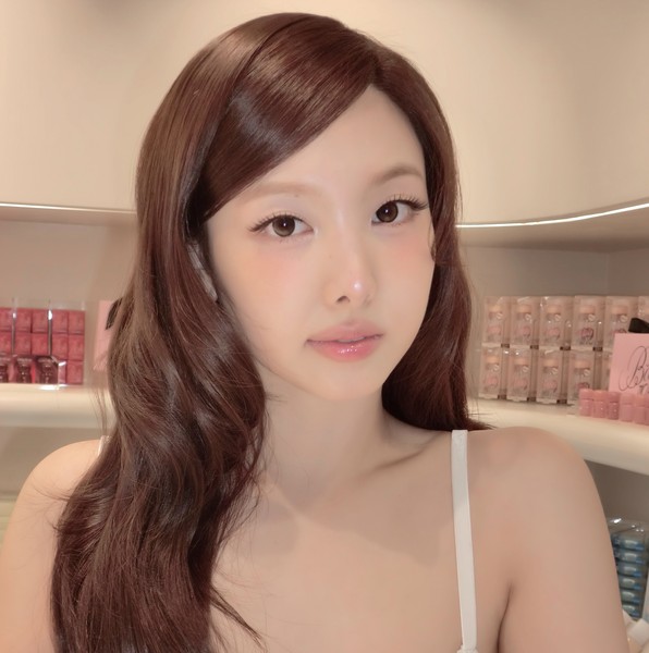 今日の最愛ドルで輝くナヨン (TWICE)の代表写真