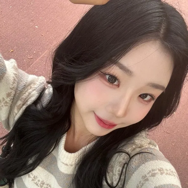 A moment captured by Kim ChaeYeon (tripleS)'s fan