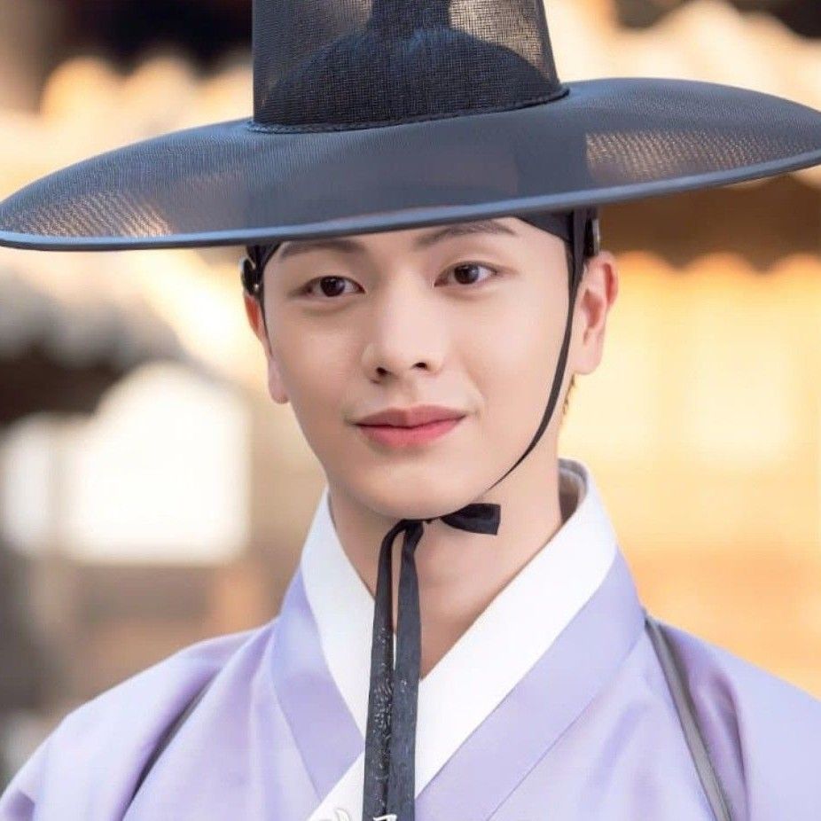 Latest photo of Yook Sungjae (BTOB)