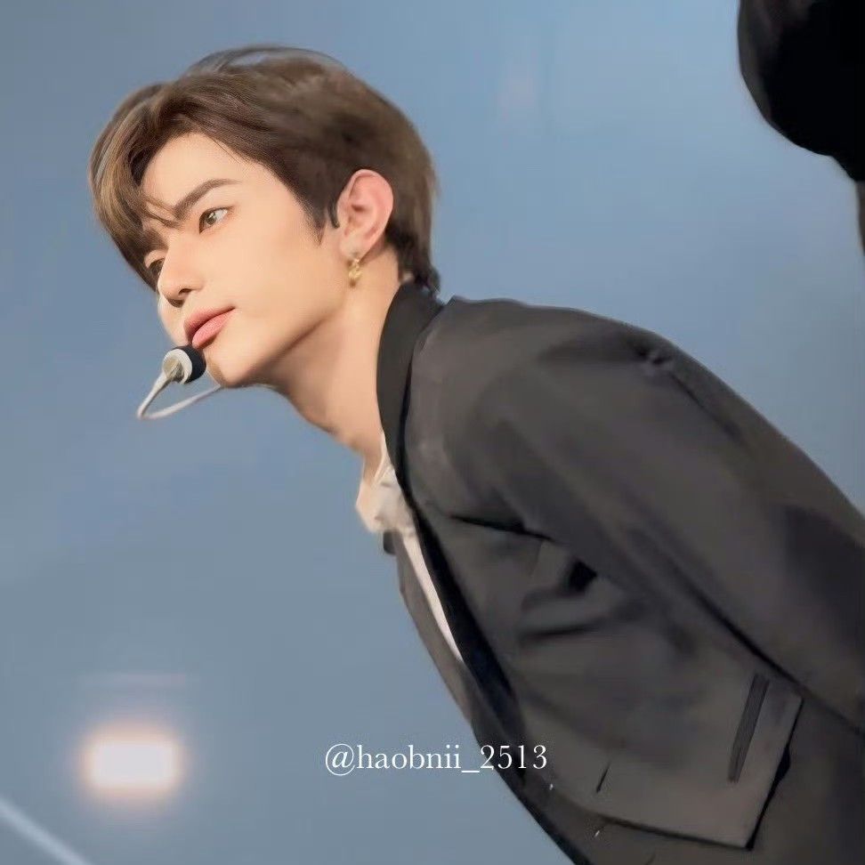 A moment captured by Zhang Hao (ZEROBASEONE)'s fan