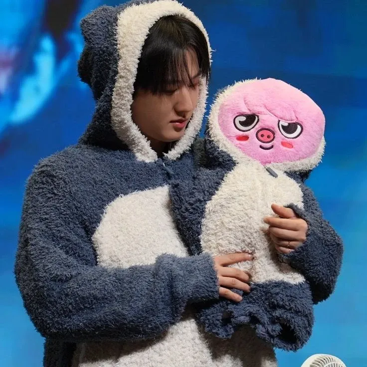 Behind-the-scenes cut of Changbin (Stray Kids)